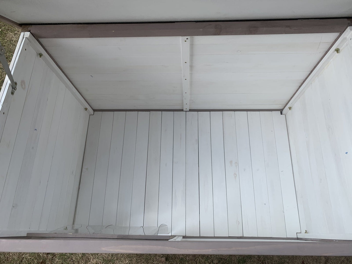 YES4PETS XL Timber Pet Dog Kennel House Puppy Wooden Timber Cabin With Stripe White - DogsDomain.com.au