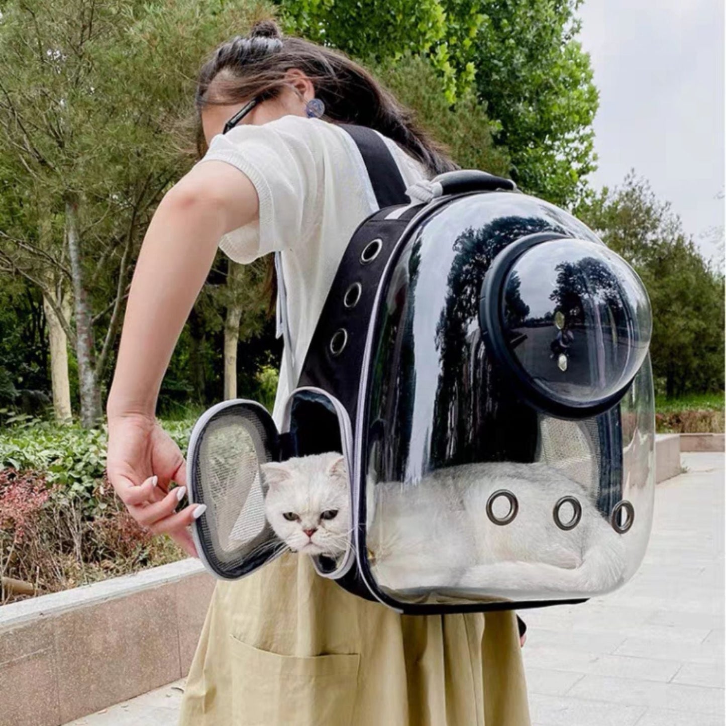 Floofi Space Capsule Backpack - Model 2 (Black) FI-BP-108-FCQ - DogsDomain.com.au